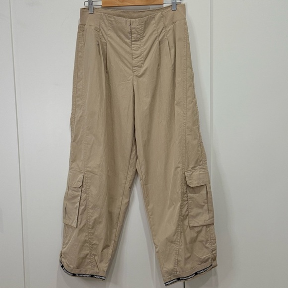 Free People Movement Mesmerize Me Solid Pants Cargo Khaki Large Hiking Boho Chic - Picture 4 of 15